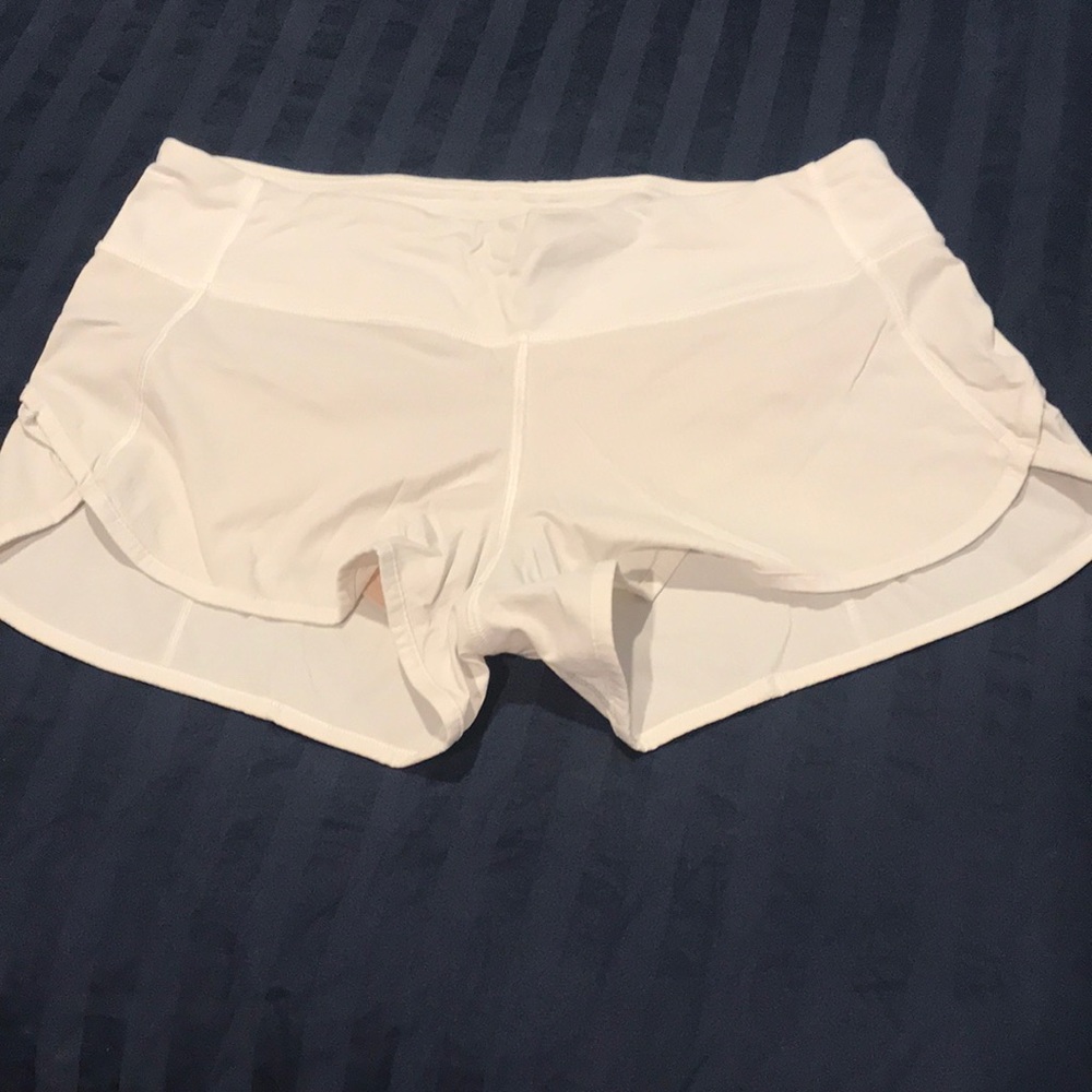 Lululemon White lined shorts - Size 6